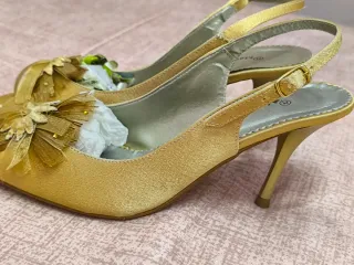 Zapatos Mariner Dorados Talla 38