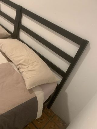 Cabecero de madera beige y marrón