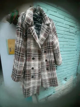 Abrigo Desigual cuadros beige y marrón