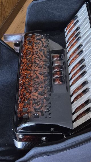 Acordeón Leonardo de 72 bajos