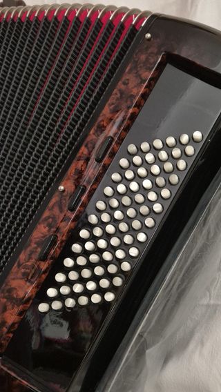Acordeón Leonardo de 72 bajos