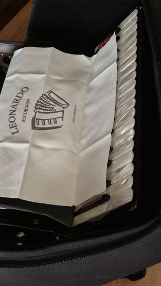 Acordeón Leonardo de 72 bajos