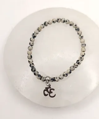 Pulsera Jaspe Dálmata 4mm con Charm Om
