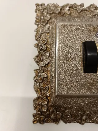 Placa Interruptor Doble Metálica Antigua Flores