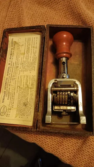 Datario Numeratore Rosso Metallo