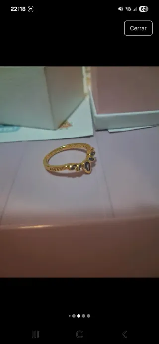 Anillo Pandora Dorado con Circonitas Moradas