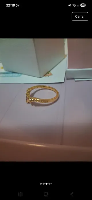 Anillo Pandora Dorado con Circonitas Moradas