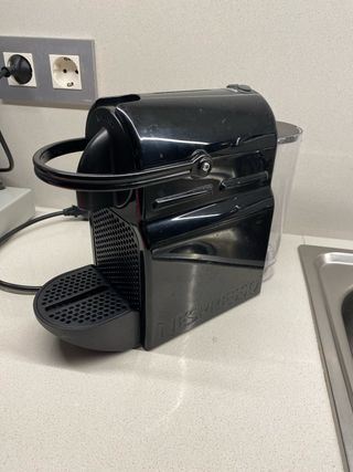 Cafetera Nespresso Inissia Negra