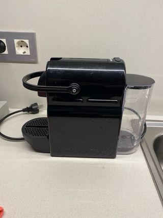 Cafetera Nespresso Inissia Negra