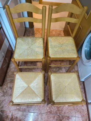 Sillas y mesa de cocina extensible madera