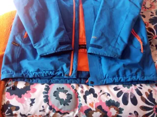 Chaqueta Mountain Equipament azul y naranja