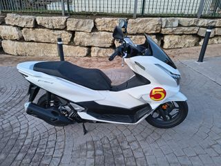 Honda PCX 125 Blanca