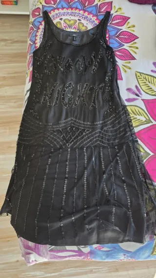Vestido de fiesta negro con lentejuelas