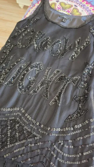 Vestido de fiesta negro con lentejuelas