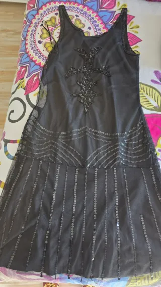 Vestido de fiesta negro con lentejuelas