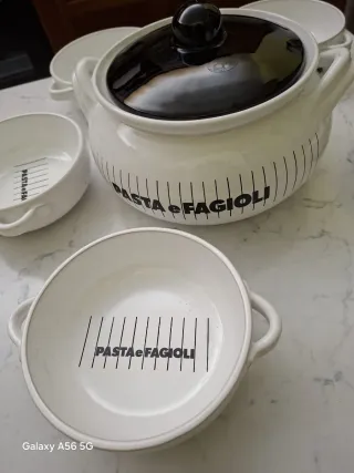 Casseruola con coperchio e 6 ciotole