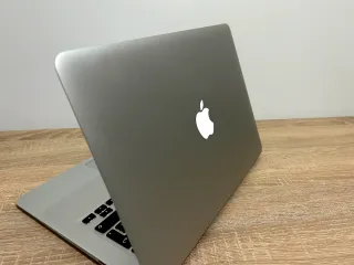 MacBook Air 13” (2017) i5 8GB RAM 128GB SSD