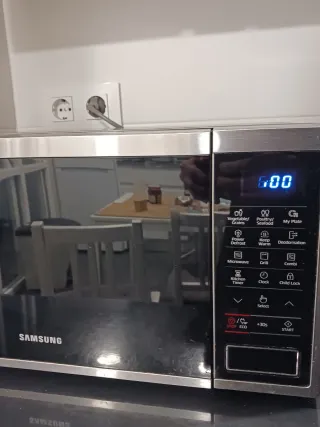 Microondas Samsung 23L Negro