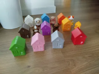 Casitas con animales de juguete