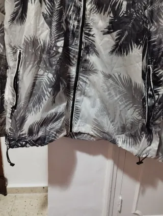 Cortavientos Zara Estampado Palmeras