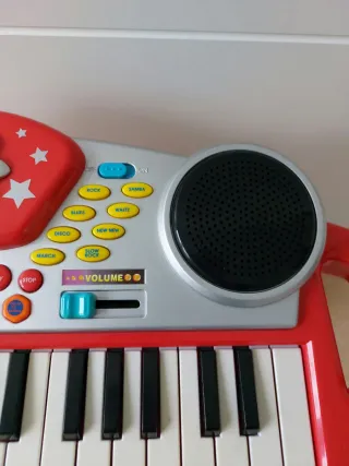 Teclado electrónico desmontable con taburete