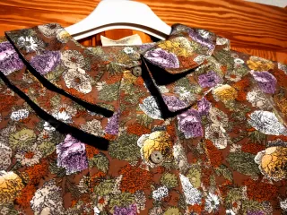 Blusa vintage floral marrón y morada
