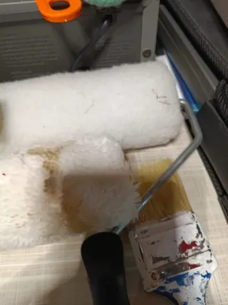 TODO A 2€. Kit de pintura rodillos y espátula.