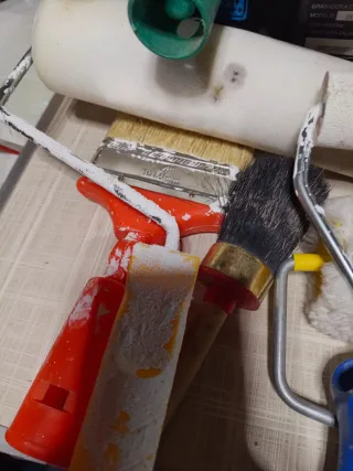 TODO A 2€. Kit de pintura rodillos y espátula.