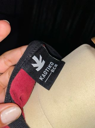 Camiseta Kaotiko - granate con banda lateral