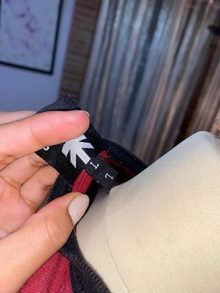 Camiseta Kaotiko - granate con banda lateral