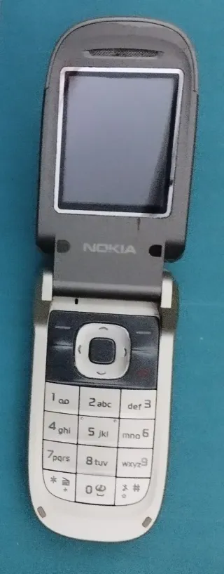 Móvil Nokia 2760 Plata/Gris (No funciona posibleme