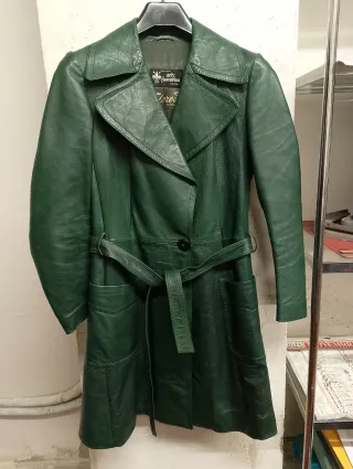 Giaccone donna in nappa di pelle verde.