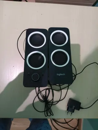 Altavoces Logitech Negros
