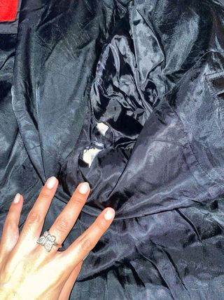 Chaqueta larga negra con cinturón