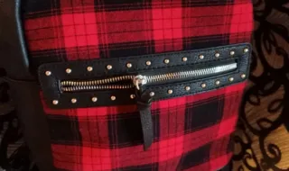 Mochila cuadros roja y negra