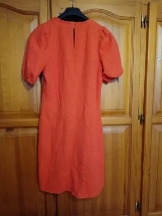 Vestido Zara naranja manga abullonada