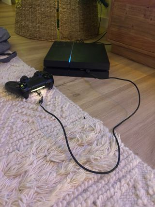 Playstation 4 500GB Negra + 7 Juegos y mando