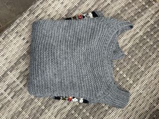 Jersey gris con bordado étnico