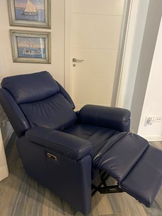 Sofá relax de piel Pedro Ortiz, como nuevo.