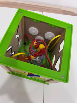 Cubo de actividades de madera