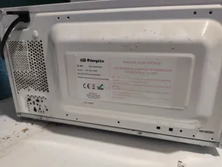 Microondas blanco con mandos