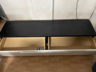 Mueble de comedor negro y blanco