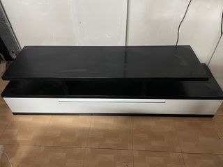 Mueble de comedor negro y blanco