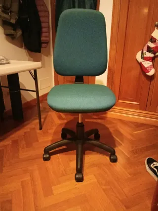 Silla de escritorio con ruedas regulable