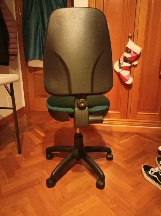 Silla de escritorio con ruedas regulable