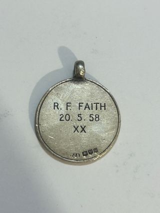 Medalla de plata maciza fechada en 1958