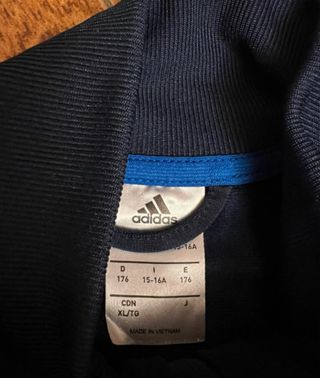 Chaqueta deportiva Adidas azul y negra
