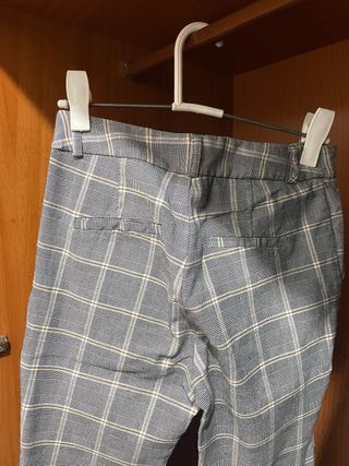 Pantalones de cuadros grises