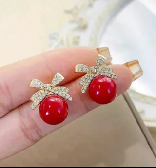 Pendientes perla blanca y perlas roja con lazo