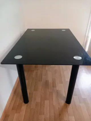 Mesa de vidrio negro patas metálicas